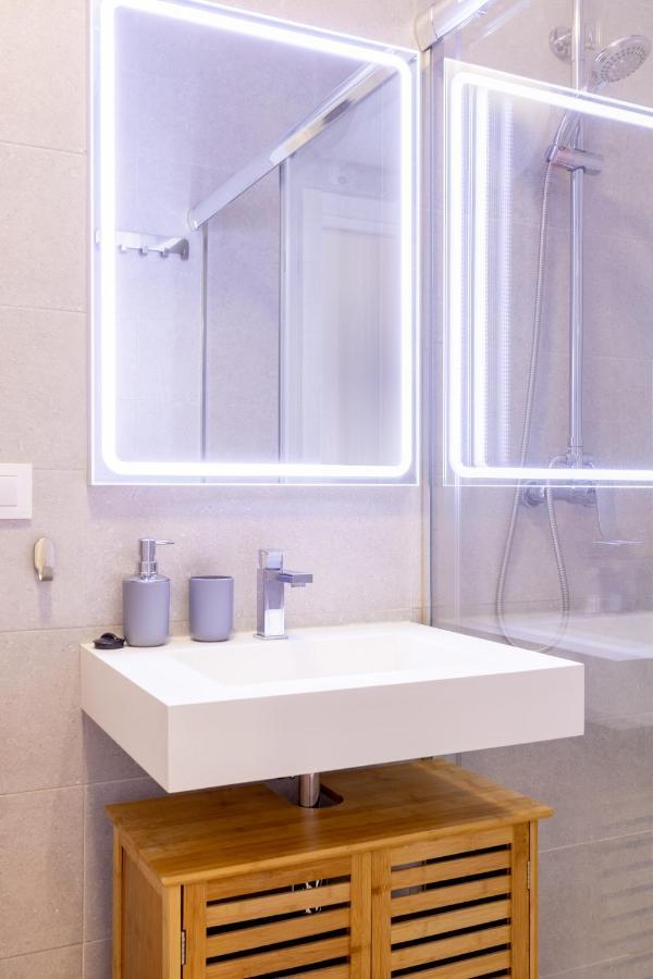 Charming 2 Bedroom Apartment Triana Bridge By Ocityzen Siviglia Esterno foto
